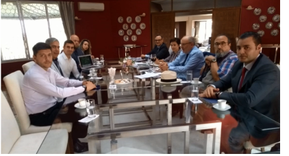 Prefeito apresenta projetos de desenvolvimento econômico de Santo Antônio Do Descoberto para embaixadores da Tailândia e Espanha